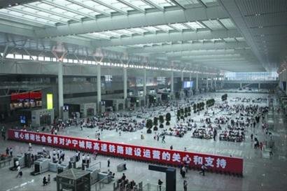 7月1日正式启用的虹桥火车站竟无法取现